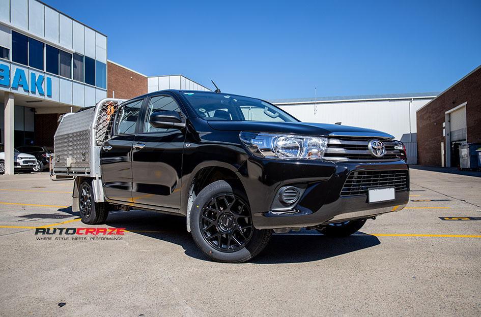 TOYOTA HILUX 2WD (2005 ONWARDS) BULLY KM708 SATIN BLACK